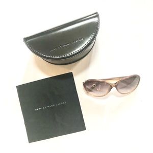 Marc by Marc Jacobs• Brown Oversized Sunglasses